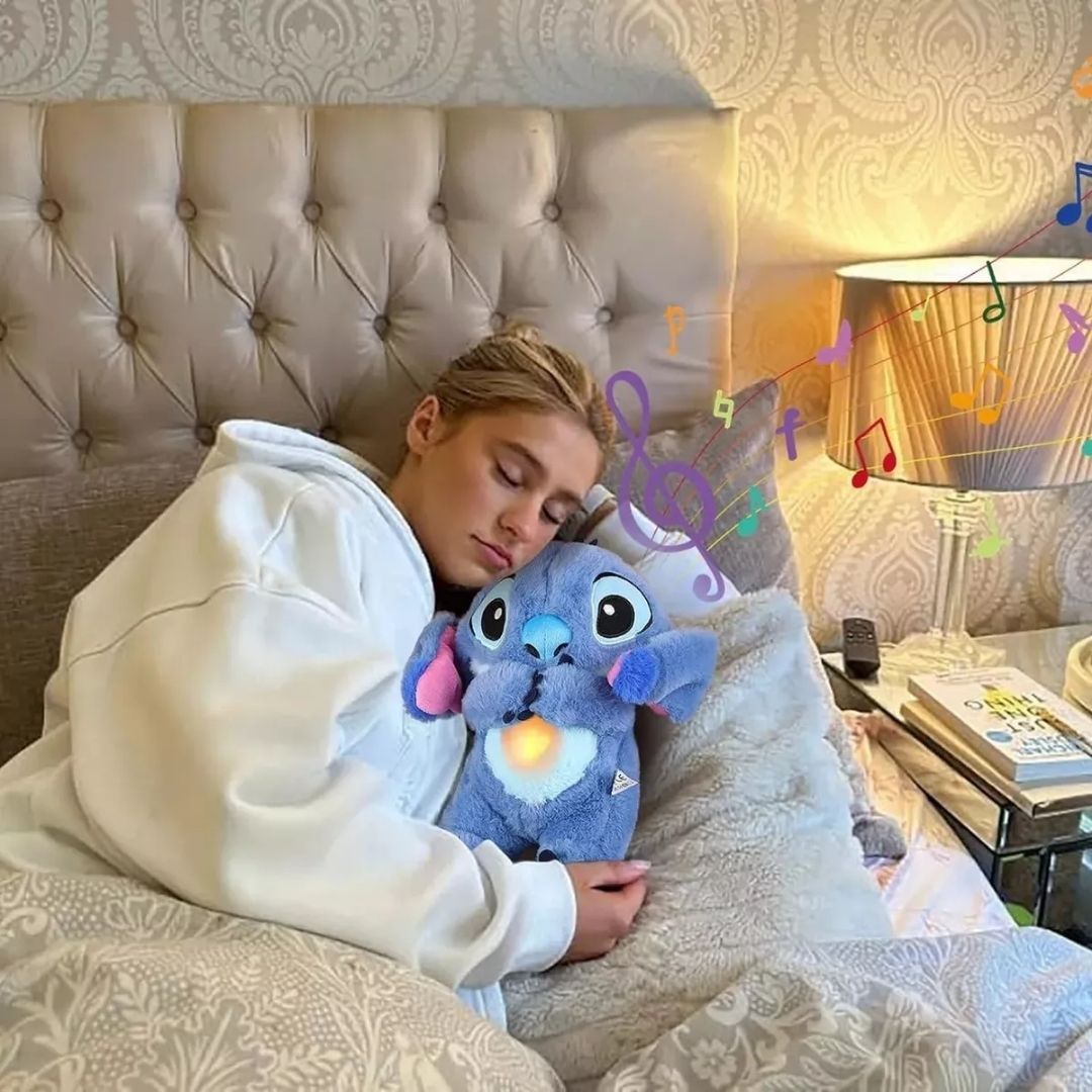 StitchDream™ – Peluche Relajante con Respiración y Luz ✨💙